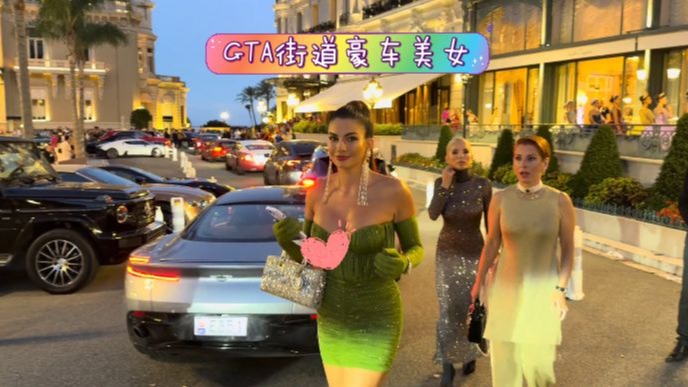捷克街头-金色波波头的兔女郎空姐